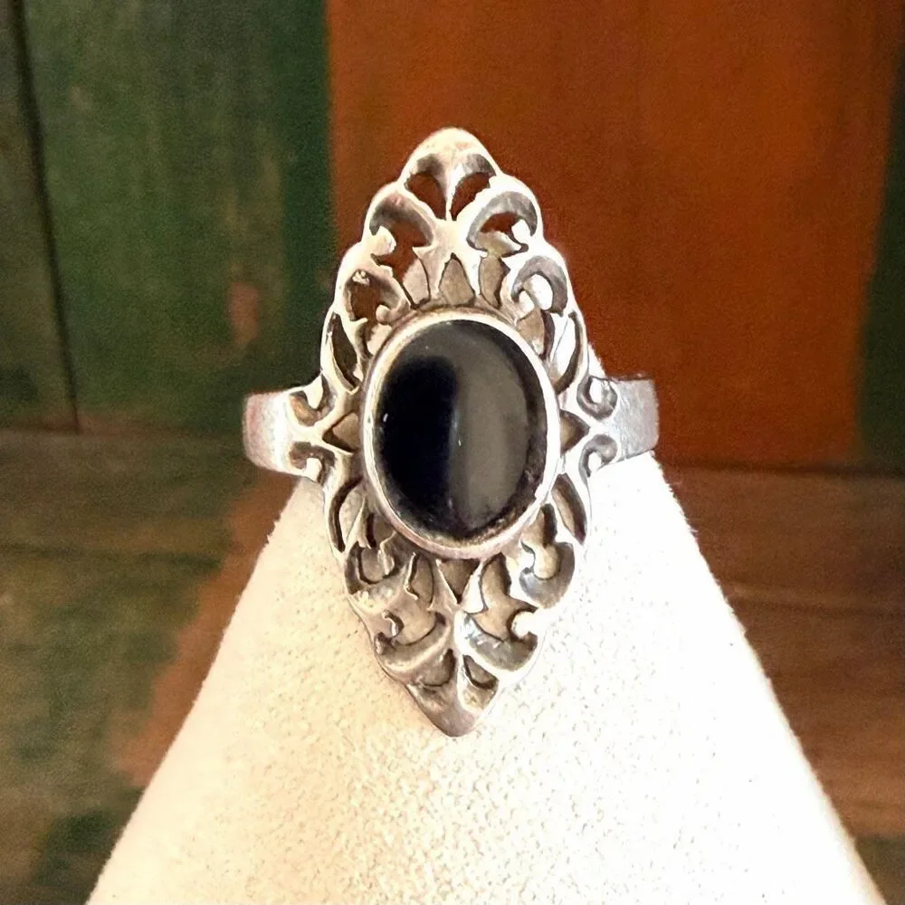 Vintage Sterling Silver black stone  Filigree Ring